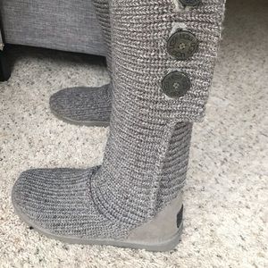 Ugg // gray knit // 8